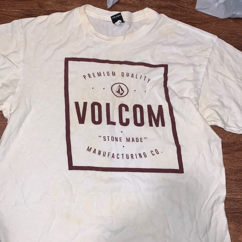 Men’s Volcom tee